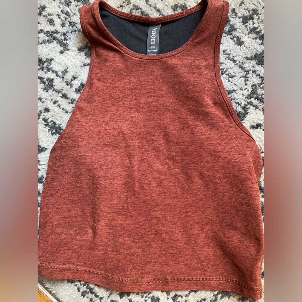 No filters natural lighting xxs VUORI workout tank
